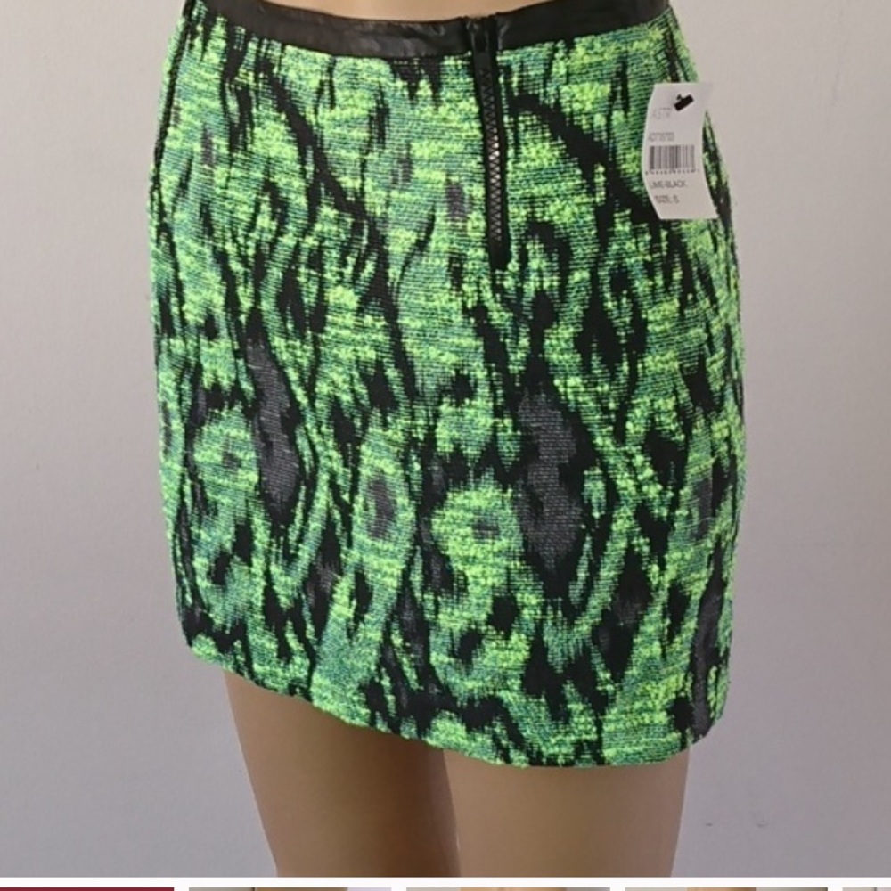 Akira | Short Green & Black Skirt